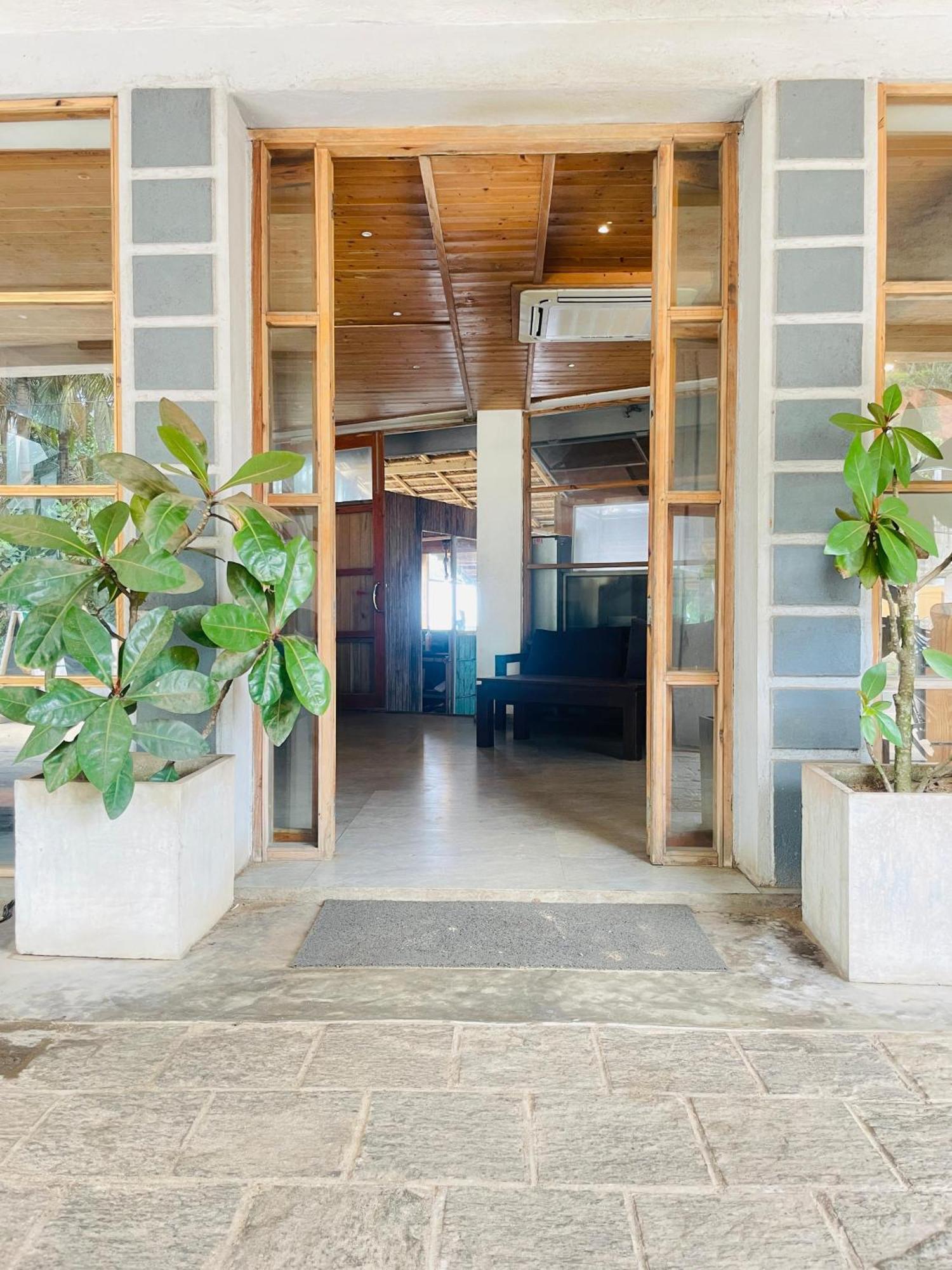 Suncoast Beach Hotel Mirissa Extérieur photo