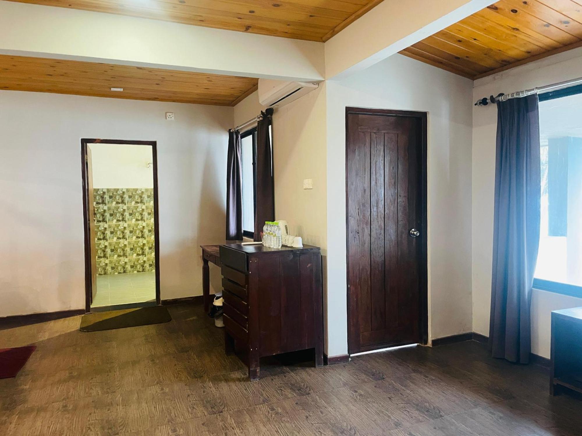 Suncoast Beach Hotel Mirissa Extérieur photo