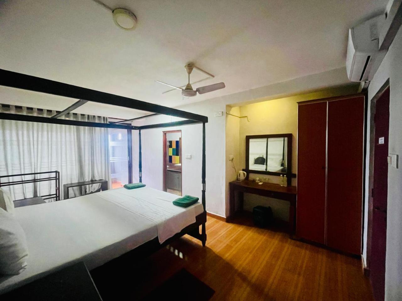 Suncoast Beach Hotel Mirissa Extérieur photo