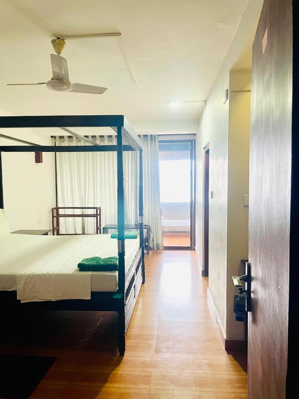 Suncoast Beach Hotel Mirissa Extérieur photo
